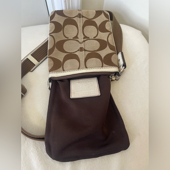 Coach Brown Signature Canvas Crossbody Bag EUC - Picture 5 of 12